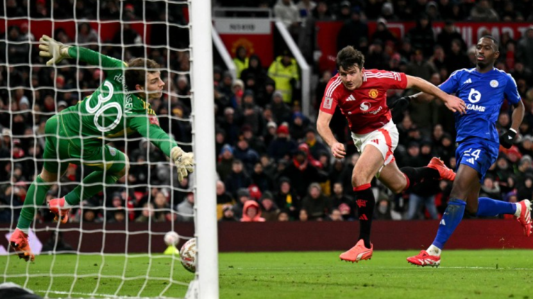 Manchester United Beats Leicester 2-1 in FA Cup After Controversial Offside Goal