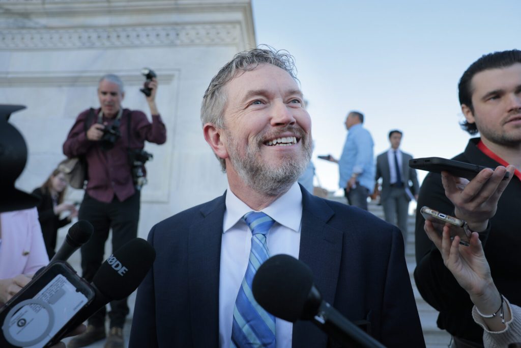 Thomas Massie Challenges Trump Over Epstein Files, Turns ‘Lowlife’ Taunt Into Campaign Win